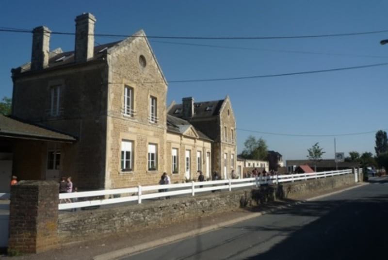 école de trois monts