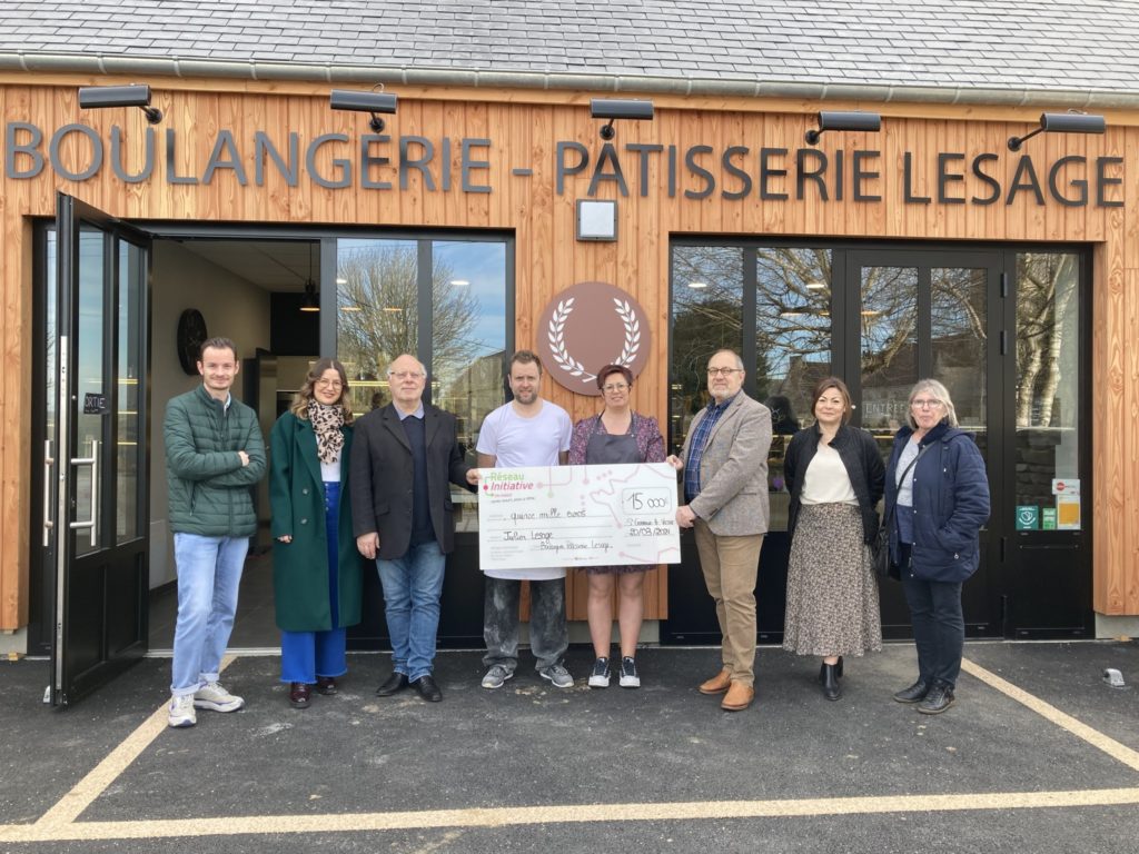 Remise de deux chèques de prêt d’honneur à Saint-Germain-le-Vasson en partenariat avec Initiative Calvados